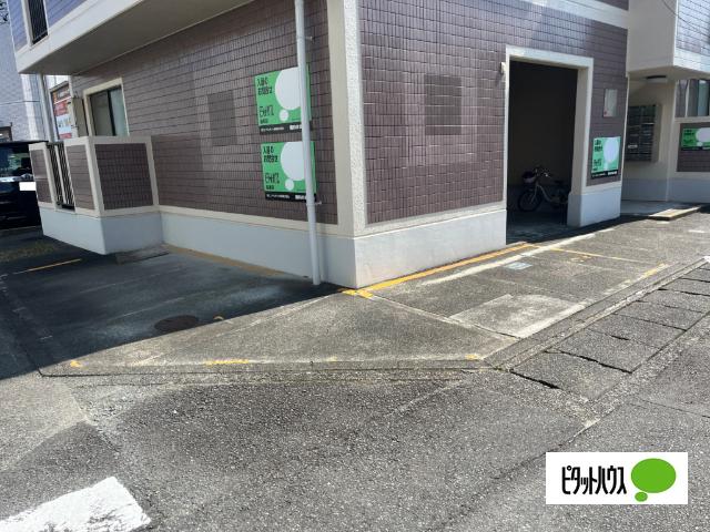 アーバンコート藤枝駅前（302） 駐車場