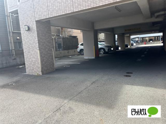 サルナート藤枝（401） 駐車場