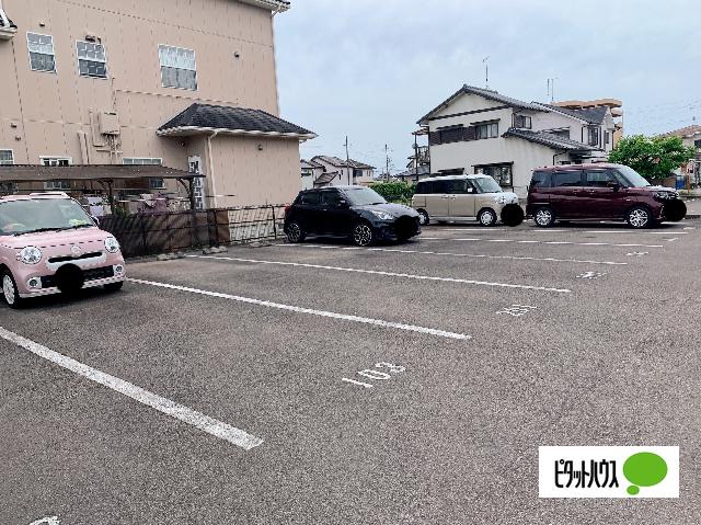 カーサクレイⅡ（201） 駐車場