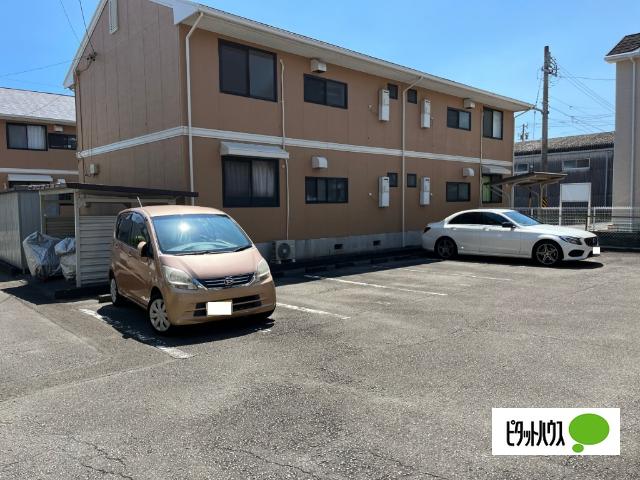 コンシェールエンドー（102） 駐車場