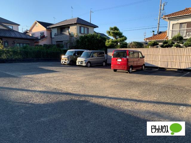 グランディール（103） 駐車場