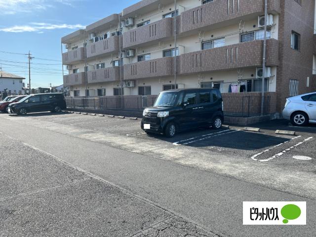 グランシャトー（102） 駐車場