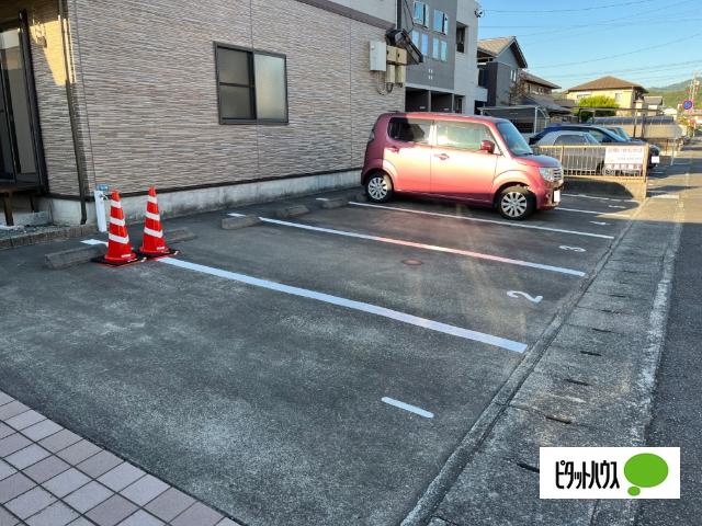 ハイム・パーシモン（105） 駐車場