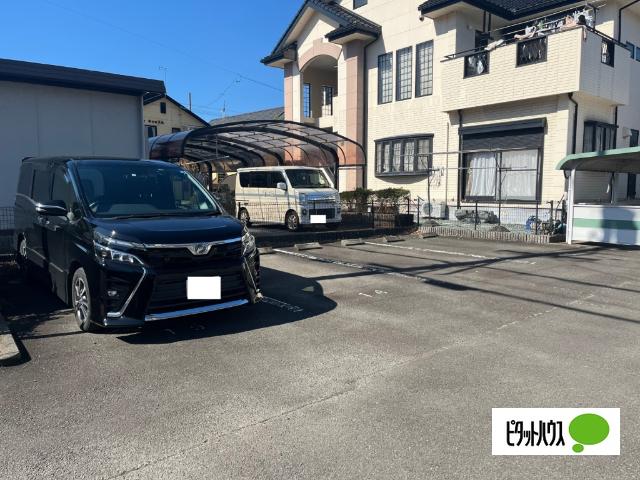 ブランシュールⅡB（101） 駐車場