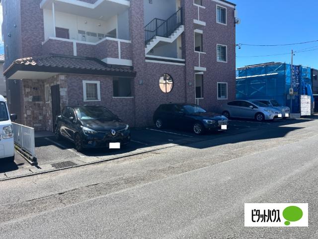 エンドルフィン（105） 駐車場