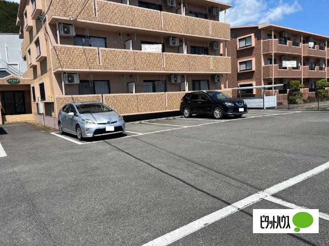 アイリスⅡ（201） 駐車場