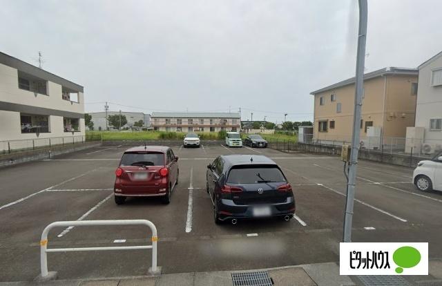 フロール（101） 駐車場