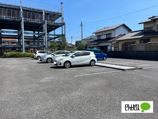 レゾリュート（102） 駐車場