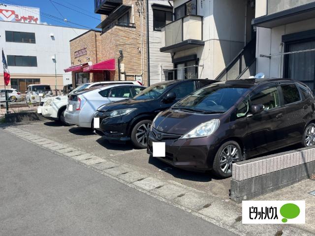 ジュネス焼津A（102） 駐車場