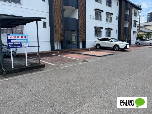 Kitahaus（302） 駐車場
