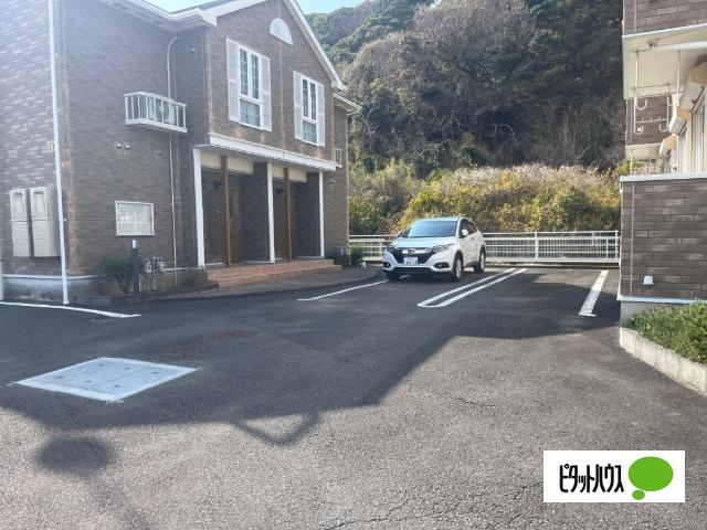 エテルノD（102） 駐車場