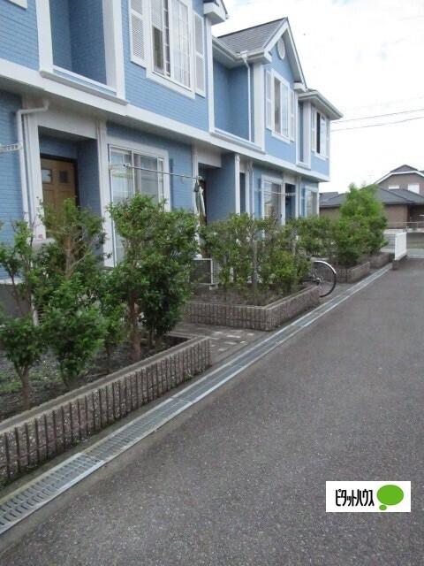 シャン・ド・ヴェール　D（102） エントランス