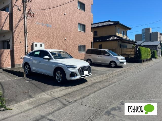 ユーミー築地（102） 駐車場