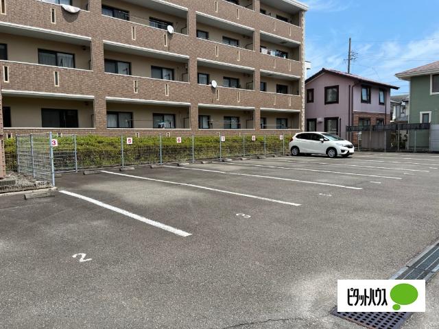 アムール高田（302） 駐車場
