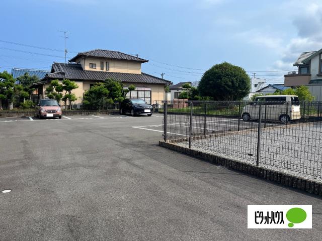 ヴェルデコート（105） 駐車場