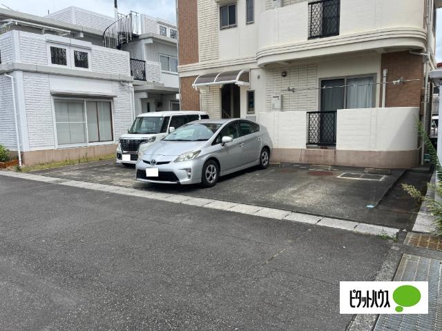 リバープレイン（2） 駐車場