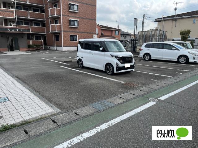 花みずき（203） 駐車場