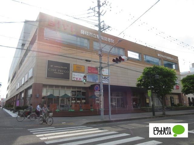 藤枝市立駅南図書館：1467m