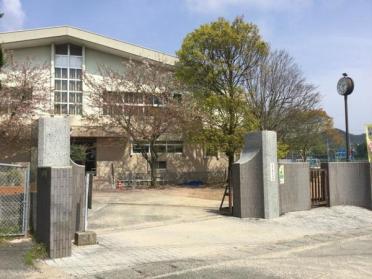 下関市立勝山小学校：1057m