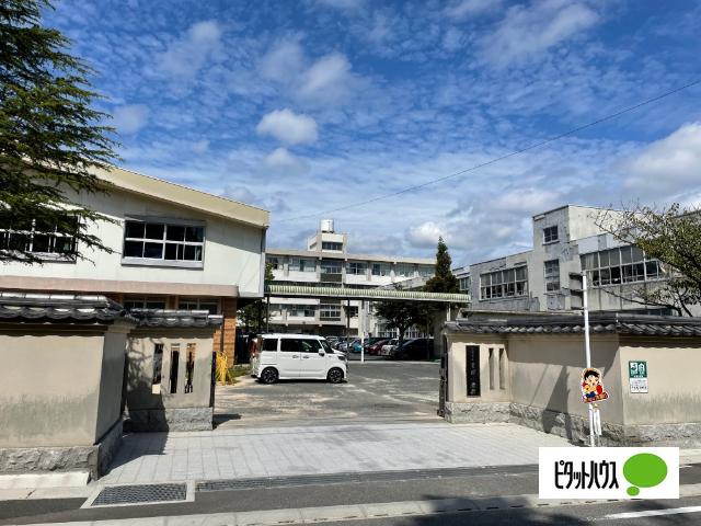 下関市立豊浦小学校：699m