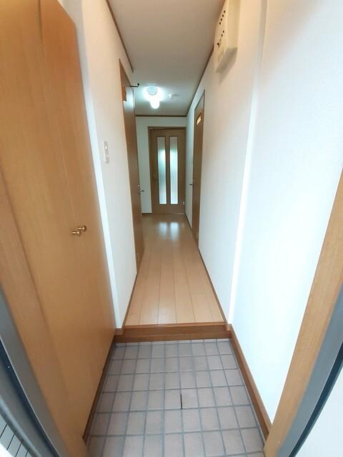 ゲイブルズ（210） 玄関