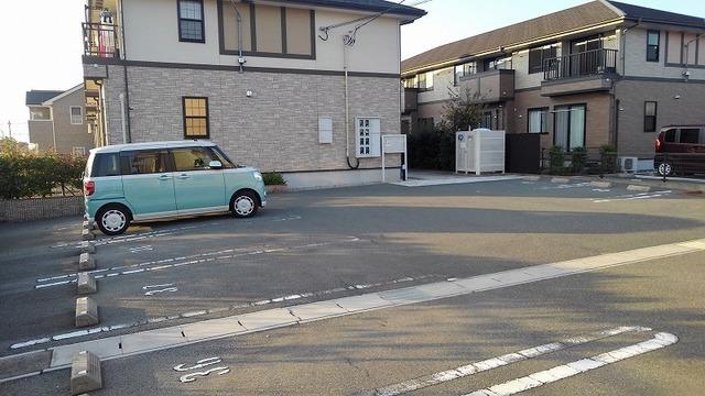 メゾン・ルミエールＢ（202） 駐車場