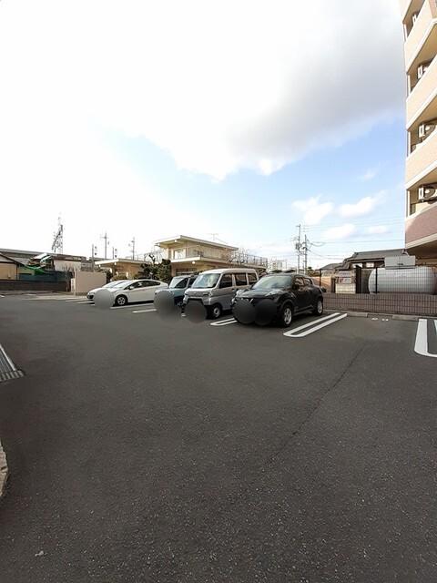 ラフレシール秋根（301） 駐車場