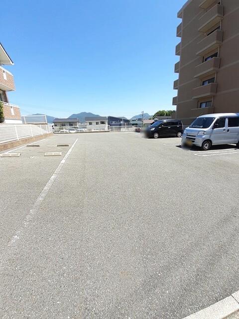 ターナリーⅤ（105） 駐車場