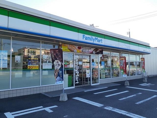 ファミリーマート：1500m