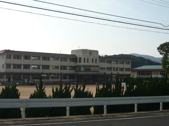 誠意小学校：500m