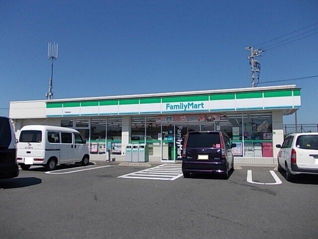 ファミリーマート：750m