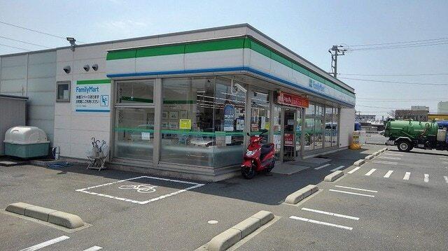 ファミリーマート：220m