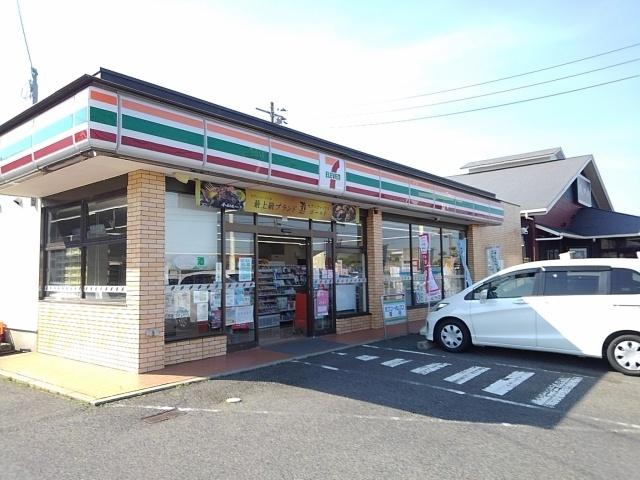セブンイレブン：700m