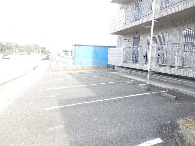 リバティ東観音（302） 駐車場