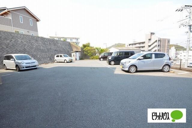 ドエルⅢ（205） 駐車場