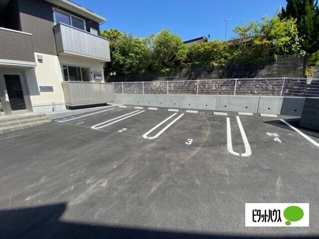 ノイルカーサ（101） 駐車場