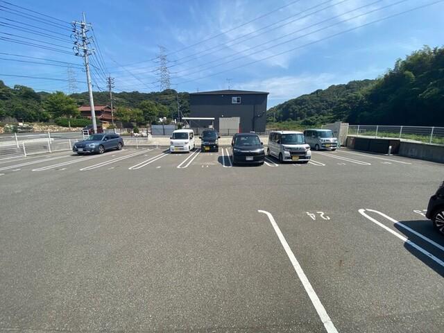 ヴィルセインビル（206） 駐車場