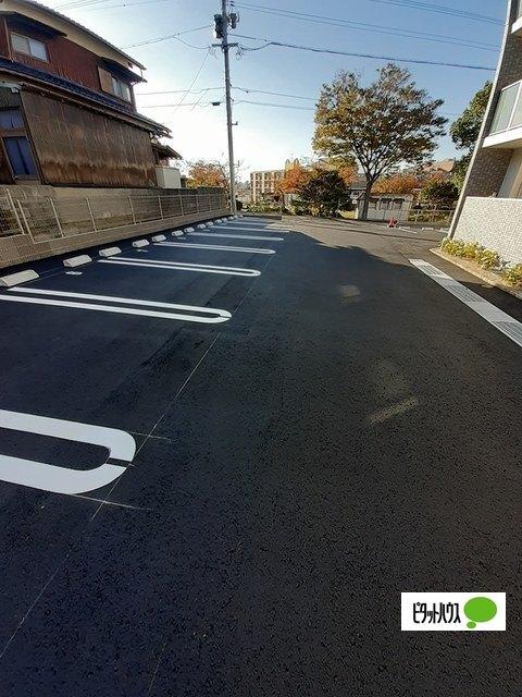 ニュー和ハイツ（406） 駐車場