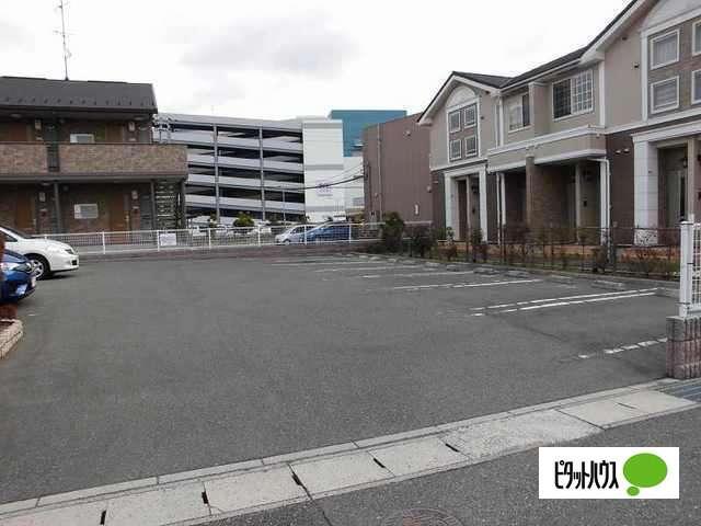 エレガンシアＢ（203） 駐車場