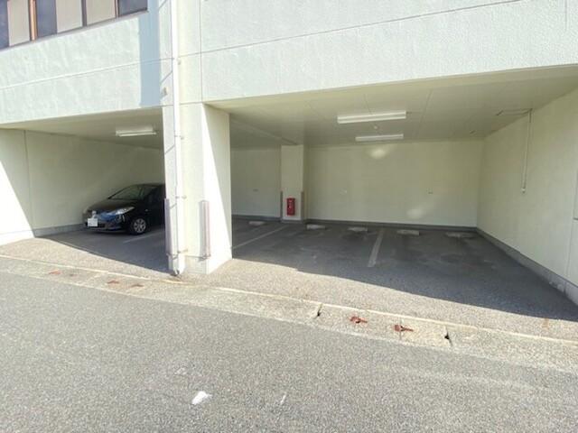 グレイスハイツ今浦（307） 駐車場