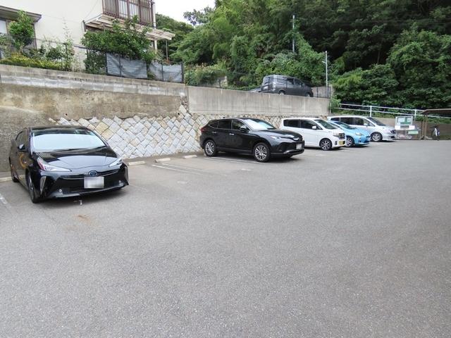 ルミエールひびき（201） 駐車場
