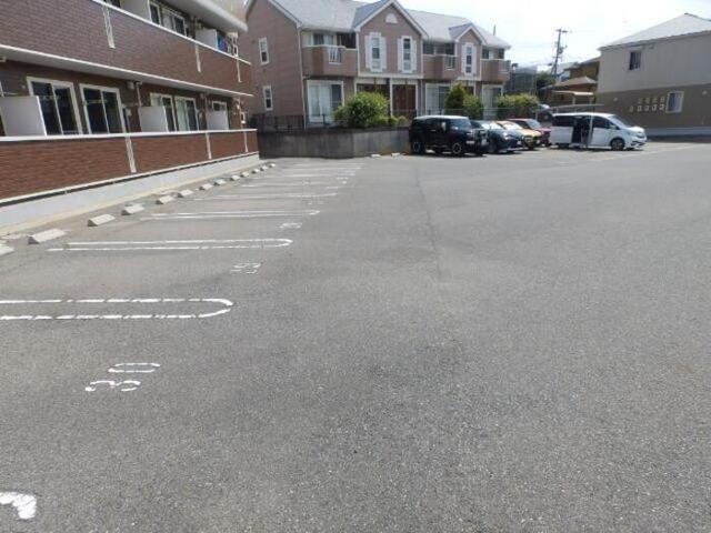 ソレイユ富任　B棟（103） 駐車場
