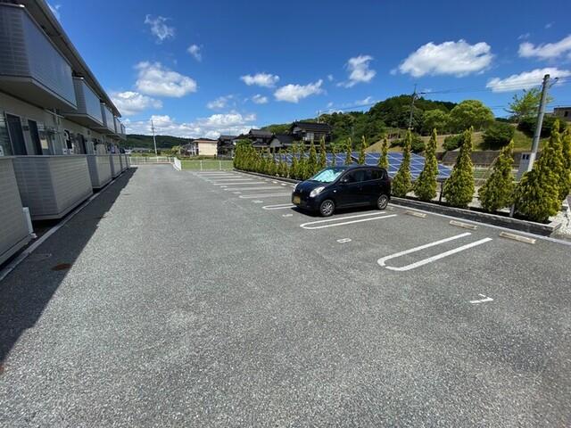 アクシス（106） 駐車場