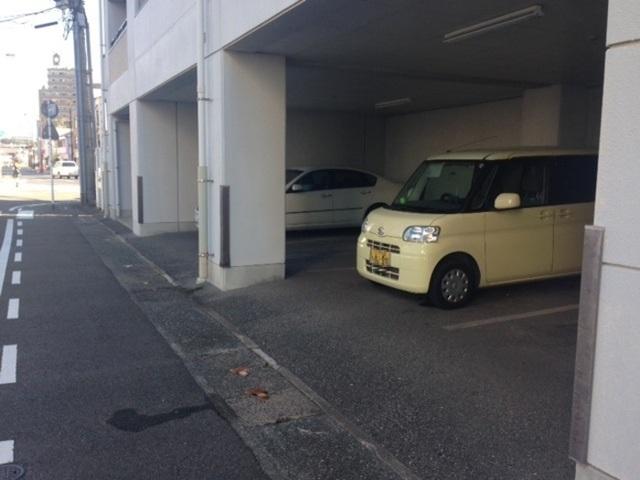 グレイスハイツ今浦（304） 駐車場