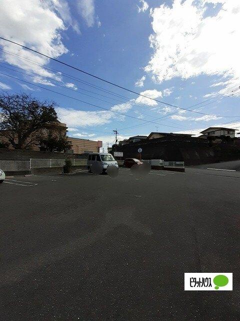 ブライト（202） 駐車場