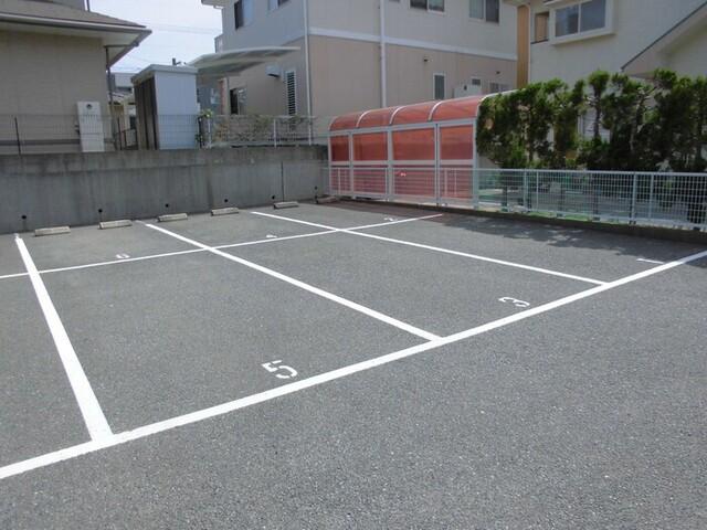 アドラブール（202） 駐車場