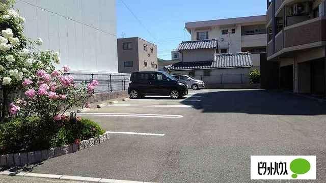 ローズガーデン（203） 駐車場