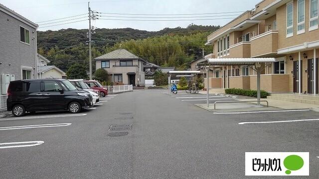 エルカーサⅡ（202） 駐車場