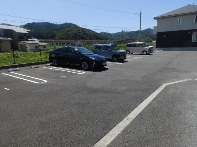 スパークル（103） 駐車場