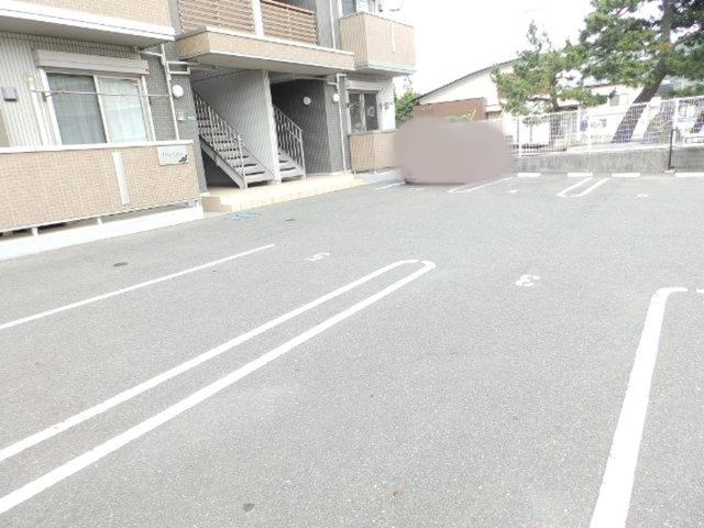 ピノ　カーサ（103） 駐車場